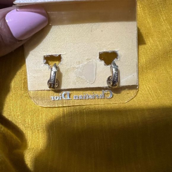 VINTAGE CHRISTIAN DIOR GOLD CLIP EARRINGS - Picture 2 of 4